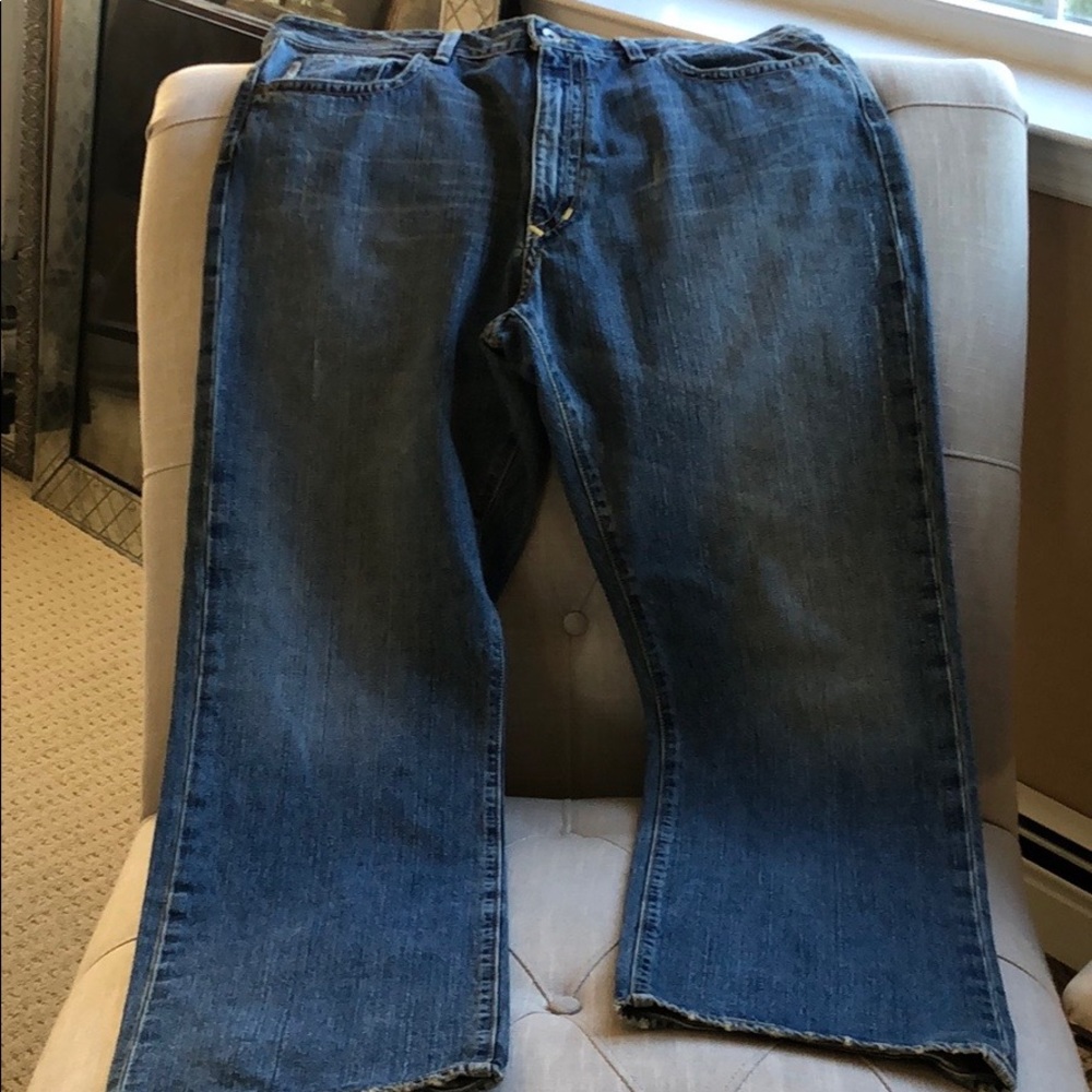 Men’s distressed jeans